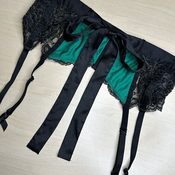 Victoria’s Secret• XS• GARTER BELT • emerald green Black & gold lace • 1610 WA - Picture 8 of 12
